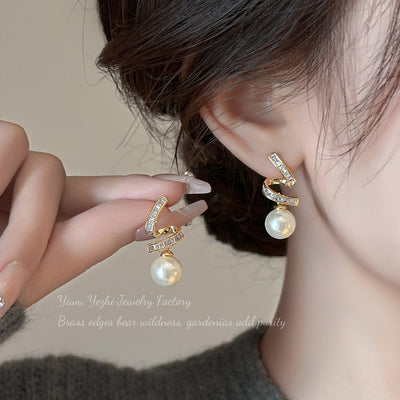 Brincos de pérola torcidos em espiral cravejados de strass, luxo discreto francês, toque de alta gama, originais, delicados, ideais para o trabalho, versáteis para mulher