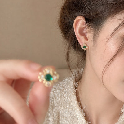 Brincos girassol banhados a ouro com zircónia estilo coreano, brincos vazados flor de quatro folhas tridimensional com zircónia verde, acessórios de orelha vintage originais