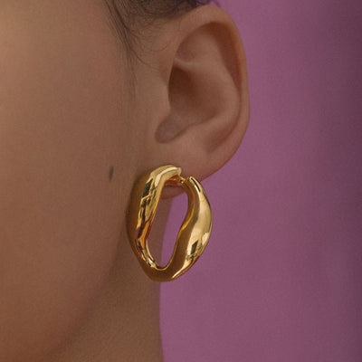 Brincos irregulares exagerados em forma de U, ouro de 18K polido